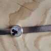 Bracelet Cuir argenté fleurs noires